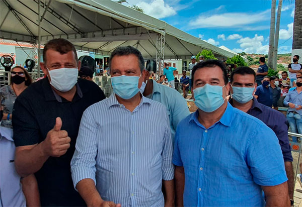 Deputado Marquinho Viana acompanhou Rui Costa na entrega de sistema de água em Encruzilhada