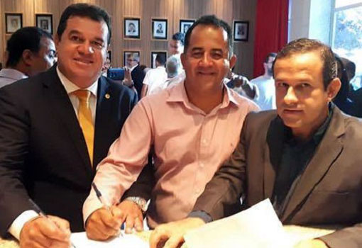 Érico Cardoso: Deputado Marquinho Viana e prefeito Eriquinho conseguem a construção da Praça da Matriz da Barra