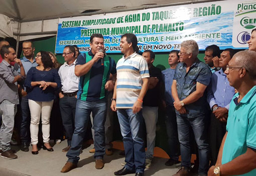 Deputado Marquinho Viana inaugura sistema de água em Planalto