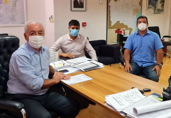 Deputado Marquinho Viana leva para a SEINFRA demandas de pavimentação asfáltica para Cordeiros