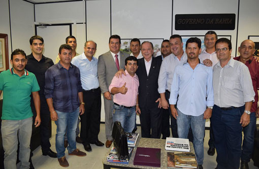 Deputado Marquinho Viana leva lideranças ao governador em exercício, João Leão