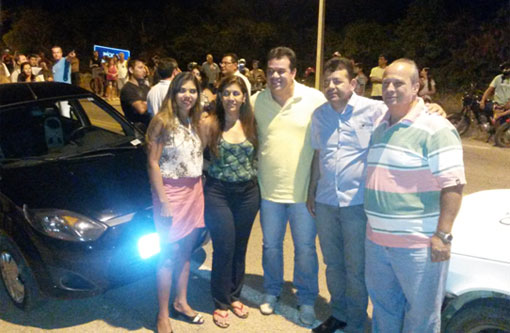 Deputado Marquinho Viana inaugura com o prefeito Bel iluminação pública em Jussiape