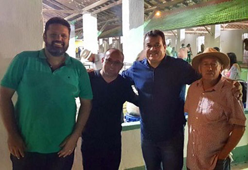 Deputado Marquinho Viana encontra amigos e assume compromisso de trabalho