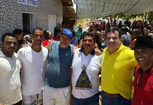 Deputado Marquinho Viana participa de procissão em Macaúbas