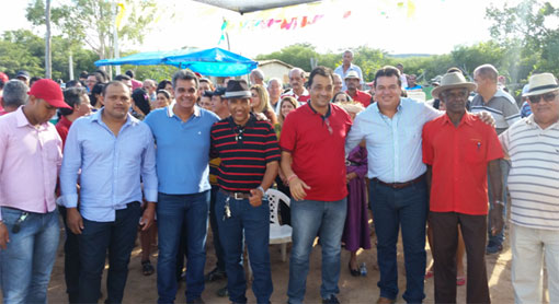 Macaúbas: Marquinho Viana participa da inauguração do sistema de água de Barra do Canto com Vá e Amelinho