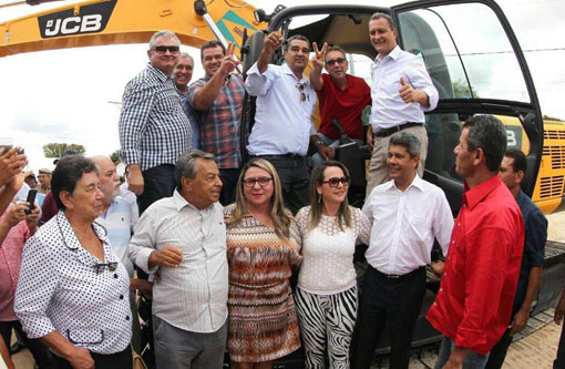 Marquinho Viana e ex-prefeita de Barra da Estiva, Dona Lúcia, participam de visita do governador Rui Costa a Marcionílio Souza