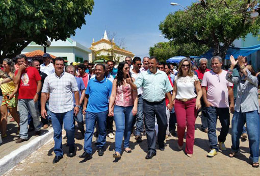 Deputado Marquinho Viana em Livramento de Nossa Senhora participa da missa do Padroeiro