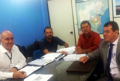 Deputado Marquinho Viana  visita a Embasa na companhia do prefeito de Rio do Antônio