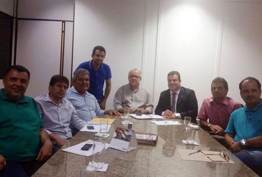 Deputado Marquinho Viana e prefeitos participam de audiência com secretário Josias Gomes