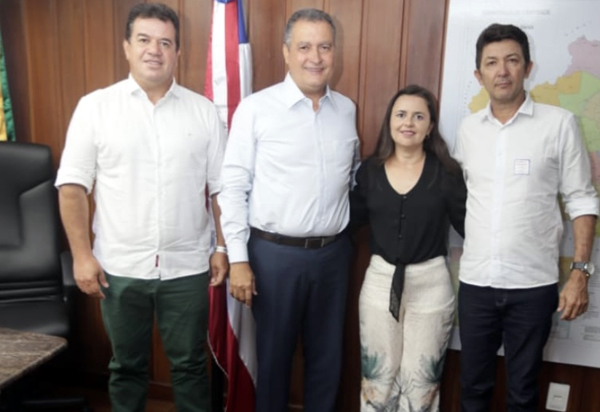 Deputado Marquinho Viana leva prefeita Aline, de Maetinga ao governador Rui Costa