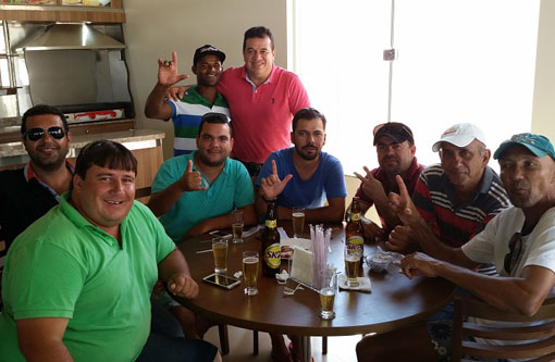 Marquinho Viana prestigia inauguração de restaurante em Barra da Estiva