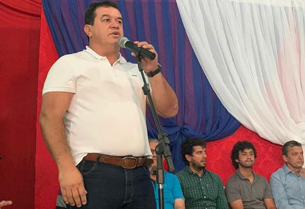 Deputado Marquinho Viana na autorização de obras em Riacho de Santana