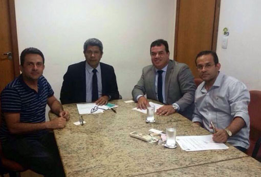 Deputado Marquinho Viana agiliza projeto de uva de Rio de Contas