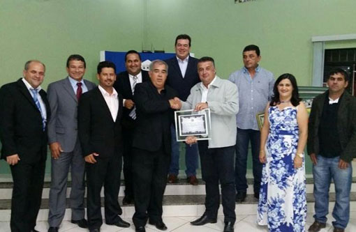 Barra da Estiva: Deputado Marquinho Viana entrega título de cidadão a Dr. Lenin Júnior