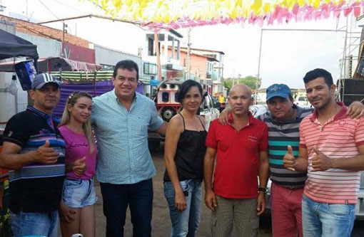 Deputado Marquinho Viana curte São Pedro em Sussuarana com Tôe Brito