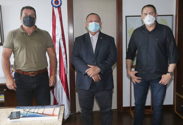 Deputado Marquinho Viana leva o ex-prefeito de Érico Cardoso para audiência com o Governador em exercício, deputado Adolfo Menezes