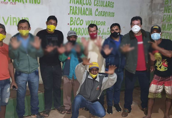 Deputado Marquinho Viana visita povoado de Pé do Morro, em Barra da Estiva, com apoiadores