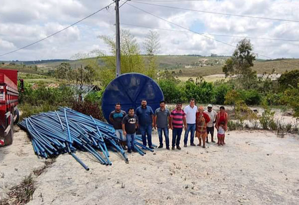 Deputado Marquinho Viana leva abastecimento de água para famílias de Barra da Estiva