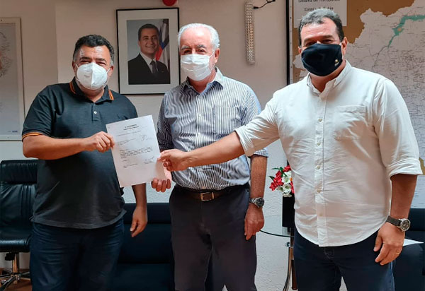 Deputado Marquinho Viana solicita asfalto para ruas de Livramento de Nossa Senhora e iluminação pública