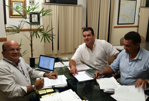 Deputado Marquinho Viana visita a Conder na companhia do prefeito de Botuporã