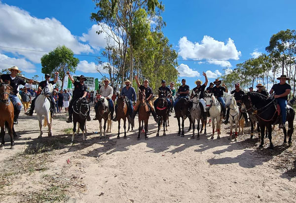 Deputado Marquinho Viana participa de Cavalgada com amigos e apoiadores em Barra da Estiva