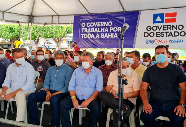 Deputado Marquinho Viana com o Governador Rui Costa em Caculé na autorização de diversos melhorias para o município