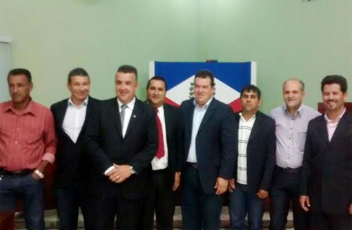 Deputado Marquinho Viana participa da sessão de abertura dos trabalhos da Câmara Municipal de Barra da Estiva