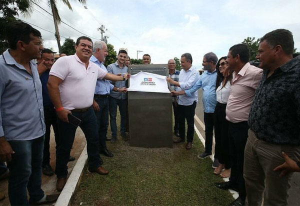 Deputado Marquinho Viana e Rui Costa levam melhoramentos para Caraibas