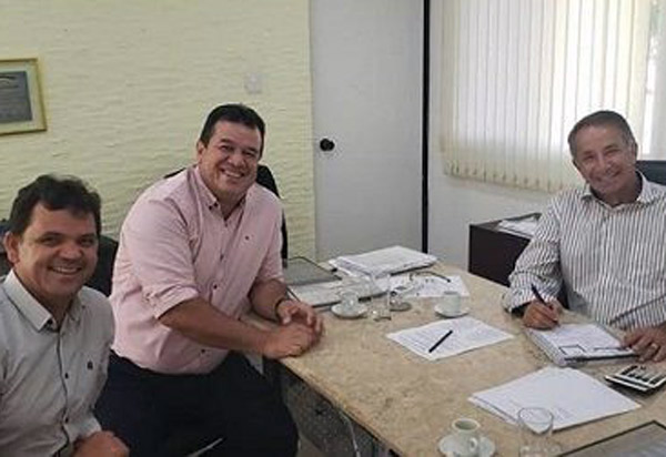 Deputado Marquinho Viana consegue poços artesianos para Barra da Estiva e Planalto