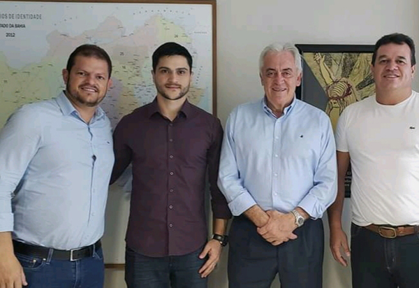 Deputado Marquinho Viana acompanhado dos prefeitos em audiência com senador Otto Alencar