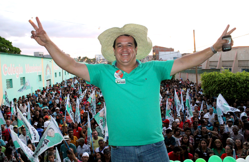 Eleições 2014: Marquinho Viana realiza grande comício em Barra da Estiva