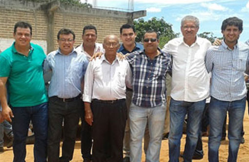 Deputado Marquinho Viana confraterniza-se com o povo de Correntina