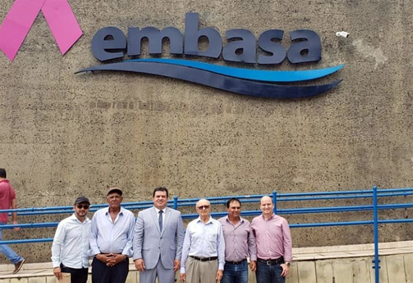 Deputado Marquinho Viana e o prefeito de Tanhaçu em audiência na Embasa