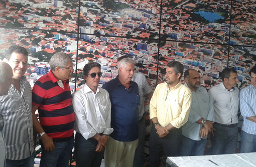 Deputado Marquinho Viana em solenidade e inauguração em guanambi