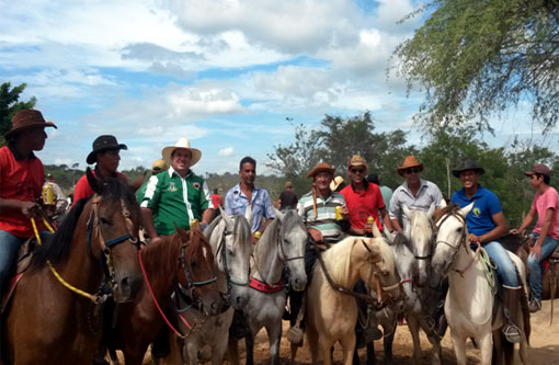 Deputado Marquinho Viana vai à cavalgada de Iramaia