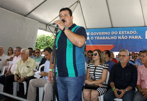 Deputado Marquinho Viana acompanha governador Rui Costa durante inaugurações em Livramento
