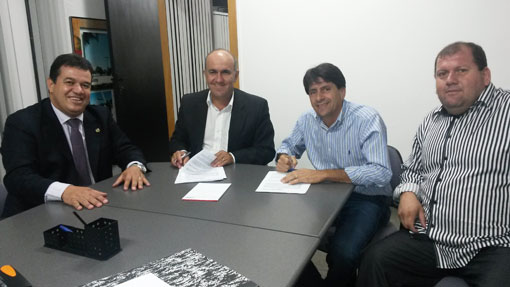 Aracatu: Governador Jaques Wagner autoriza construção da praça Luíz Viana Filho