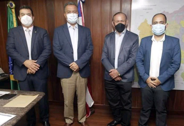 Deputado Marquinho Viana e o prefeito de Caculé levam demandas ao Governador Rui Costa