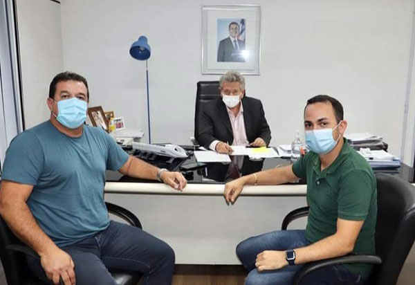 Deputado Marquinho Viana e o prefeito  de Ituaçu participam de audiência na Serin em busca de investimentos para o município