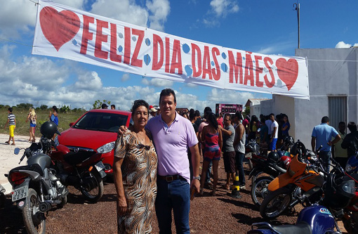 Deputado Marquinho Viana e ex-prefeita Dona Lúcia vão a Cachoeirinha comemorar o Dia das Mães