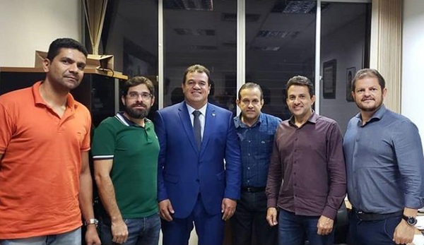 Deputado Marquinho Viana leva prefeitos para a SEC, Embasa e Conder