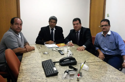Em busca de benefícios o Deputado Marquinho Viana visita o Secretário de Desenvolvimento Rural