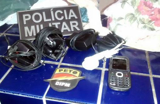 Brumado: Polícia Militar apreende material que seria jogado dentro da delegacia