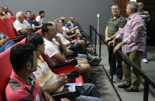 Brumado: Maurício Trindade participa de reunião e expõe propostas de campanha
