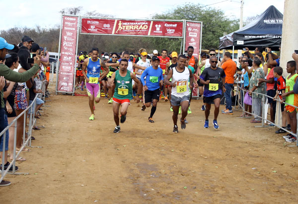 Brumado: primeira Meia Maratona do Terrão no Campo Seco, atraiu grande público e competidores de toda a região