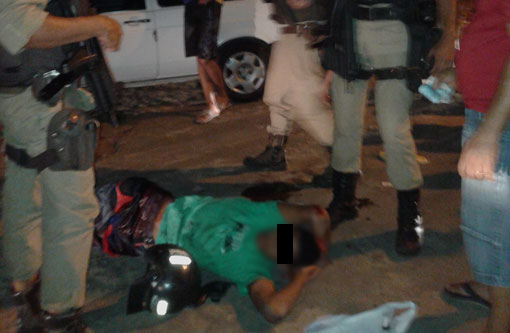 Brumado: Menor assalta mercadinho com arma de brinquedo, mas é alvejado pelo dono; um policial militar