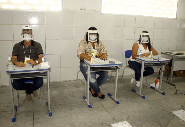 Mesários que faltaram ao 1º turno da eleição devem justificar ausência até esta terça (15)