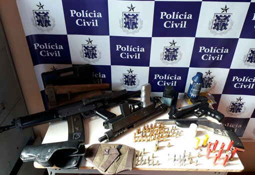 Draco apreende submetralhadora e fuzil em Caculé