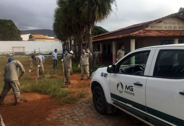 Brumado: equipe da Mg Óxidos Mineração realiza multirão de limpeza na Apae