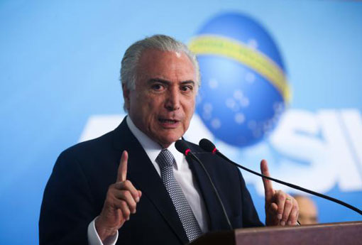 Após denúncias, oito pedidos de impeachment são apresentados no Congresso